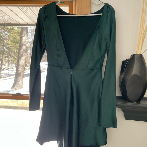Green satin long sleeved mini dress with open back - Picture 3 of 5